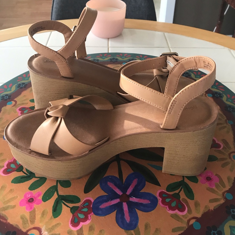 Universal Threads Chunky Heels